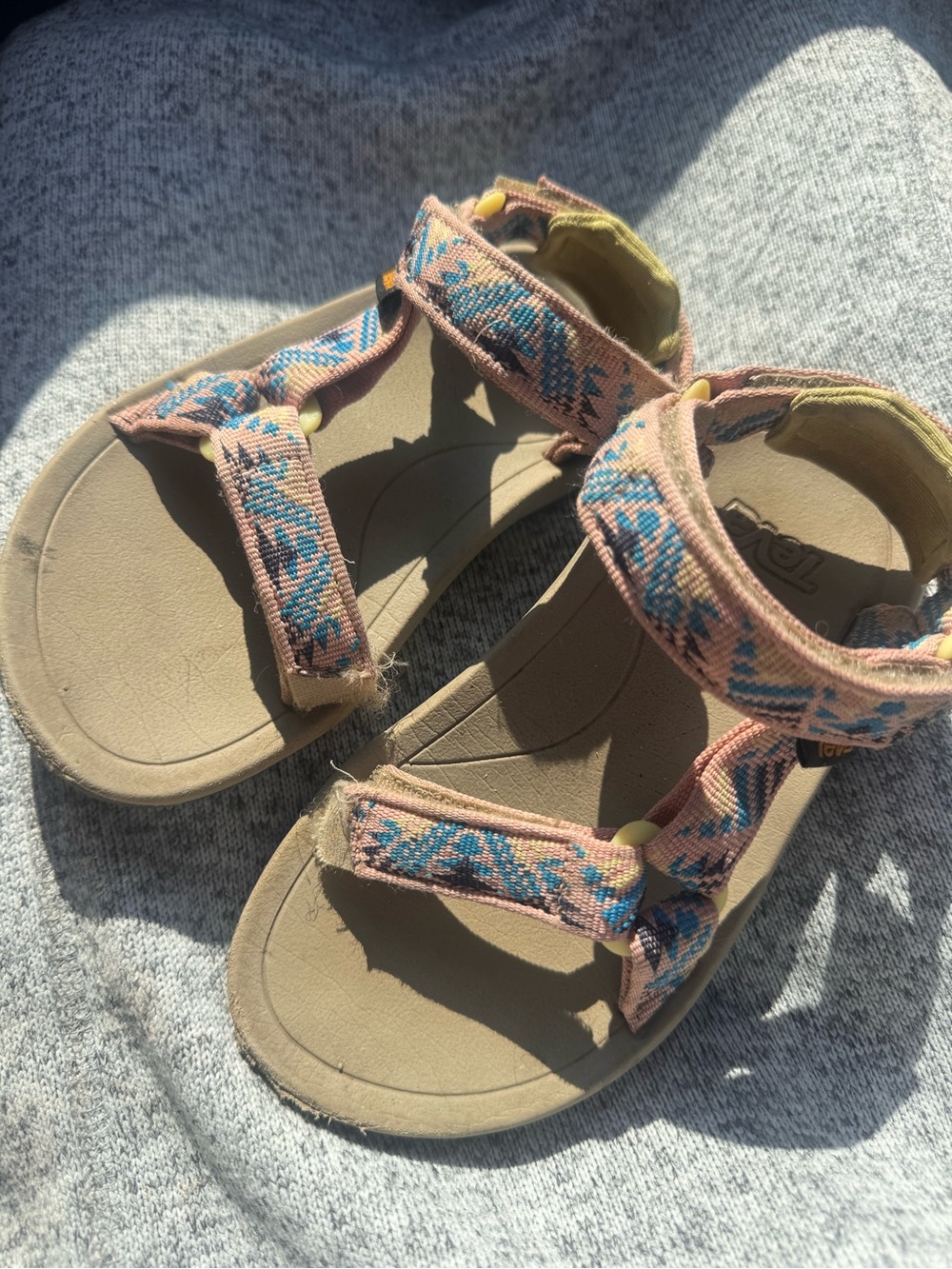 Cute Teva toddler sport sandals in girls size 11